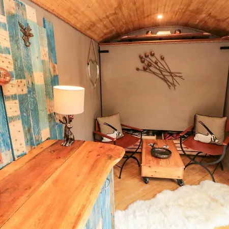 The Hideaway, Shepherd's Hut Скарборо